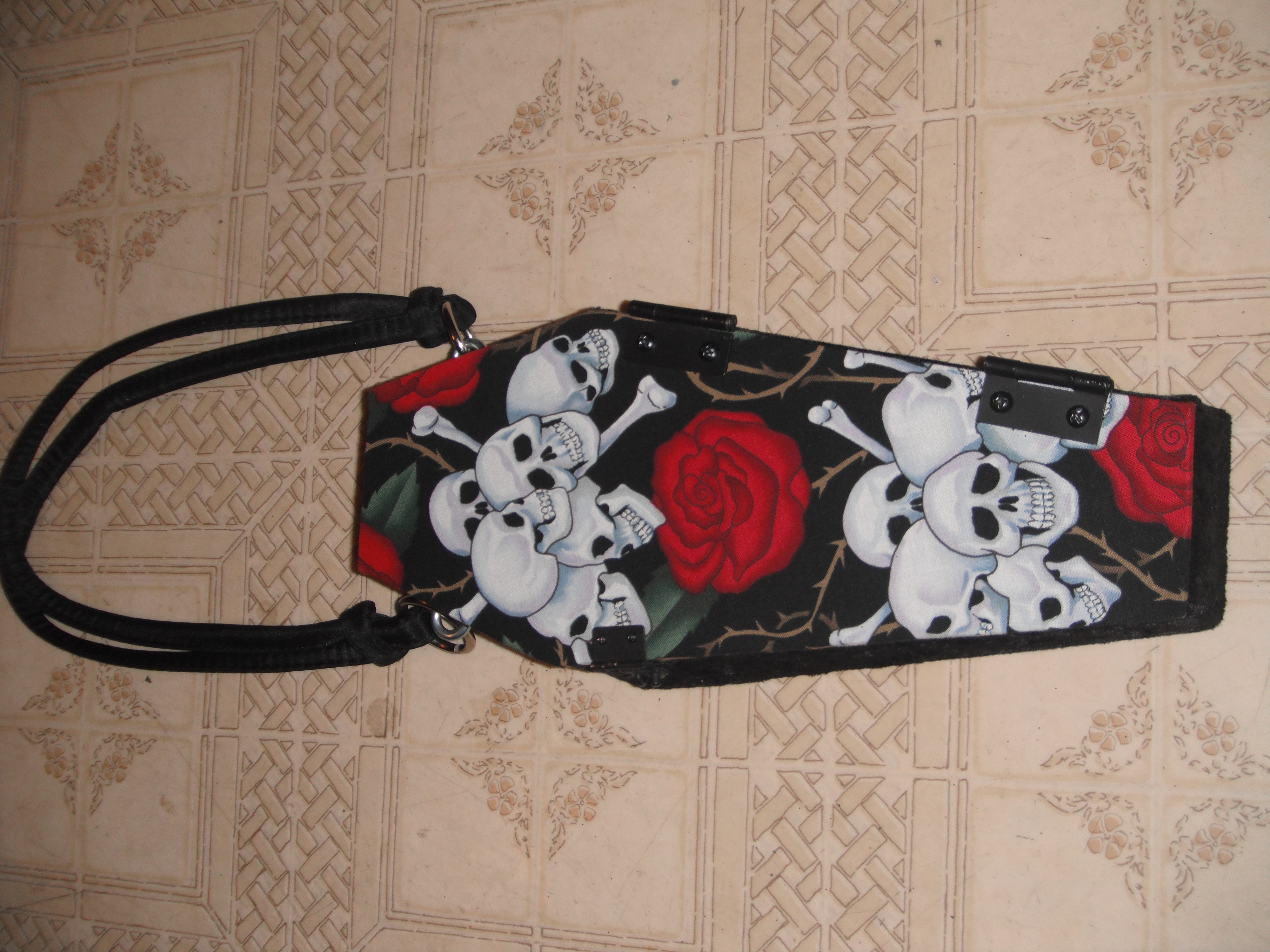 skull_roses_coffin_purse_purses_and_handbags_4.jpg