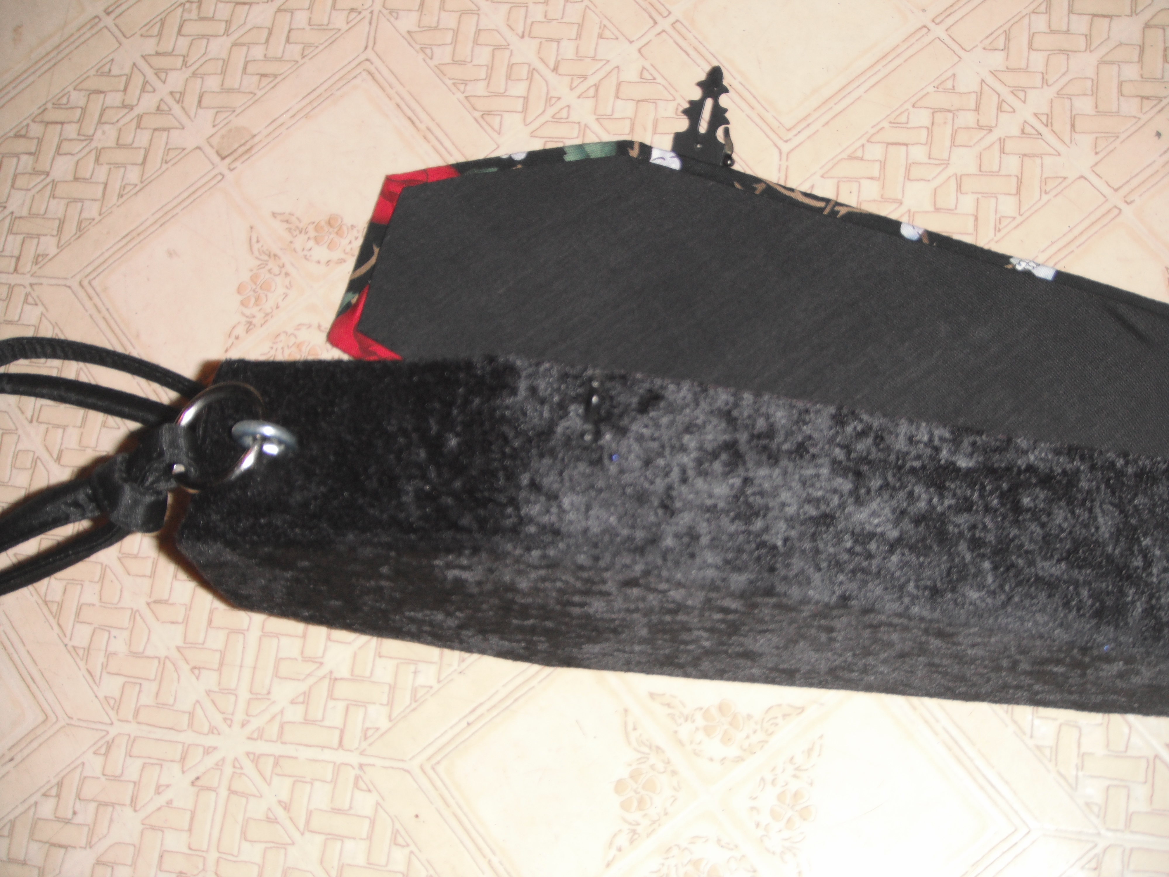 skull_roses_coffin_purse_purses_and_handbags_2.jpg