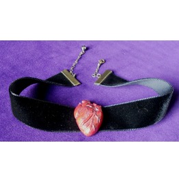 Human_heart_choker_necklaces_3