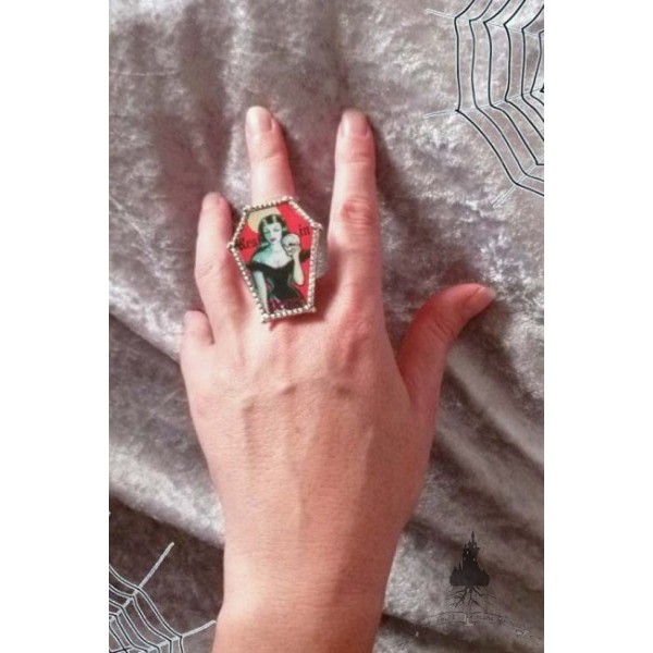 gothic_coffin_ring_rings_3.jpg