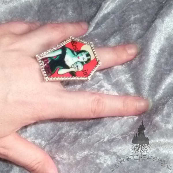 gothic_coffin_ring_rings_2.jpg