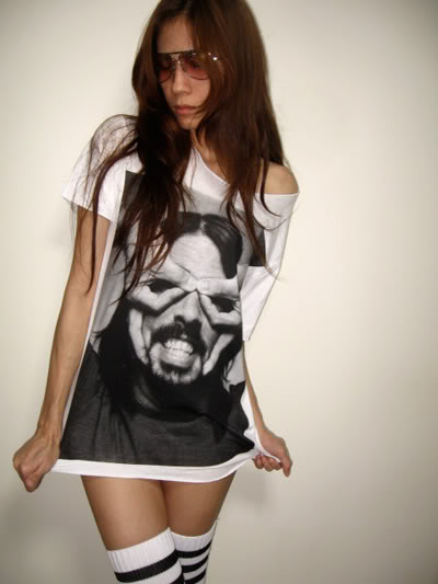 dave_grohl_foo_fighters_nirvana_drummer_pop_rock_low_cut_m_t_shirt_shirts_3.jpg