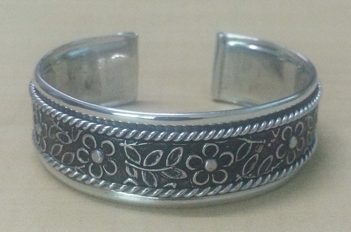 cuff_bangle_bracelets_women_silver_color_stainless_steel_rope_strand_twine_open_end_retro_vintage_bracelet_flower_bangle_bracelet_1_bracelets_5.jpg