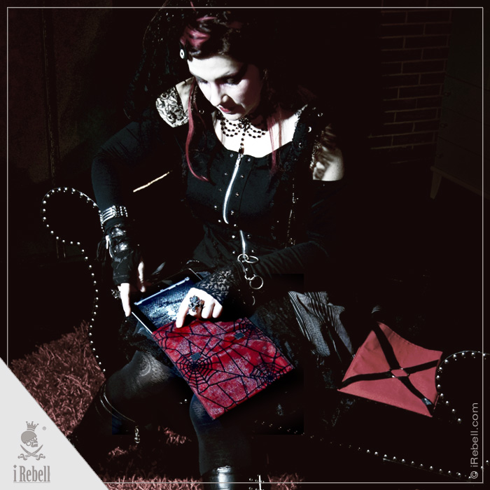 spider_gothic_style_bag_for_i_pad_tablet_accessories_2.jpg