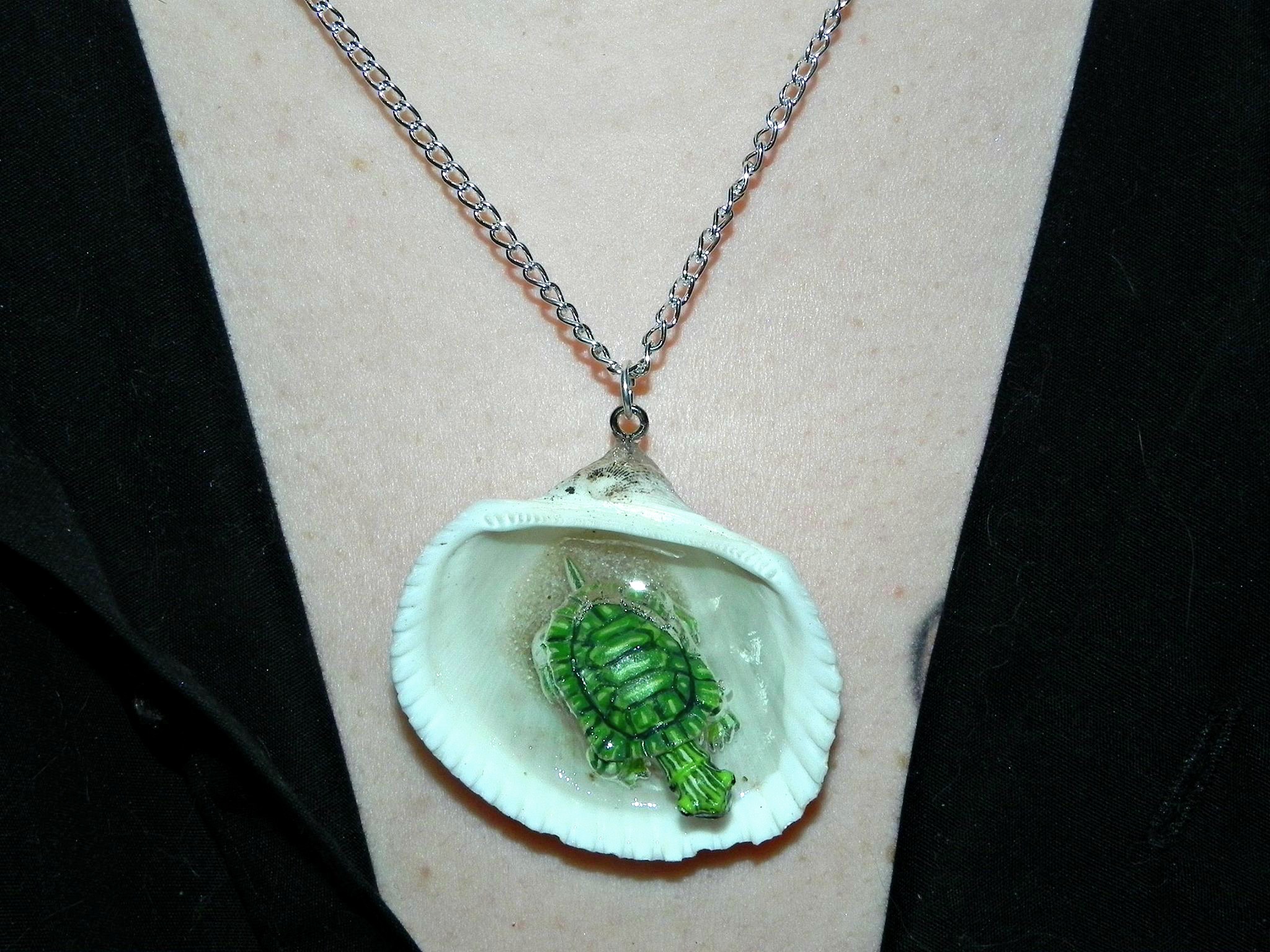 tiny_turtle_jacuzzi_seashell_necklace_necklaces_9.jpg