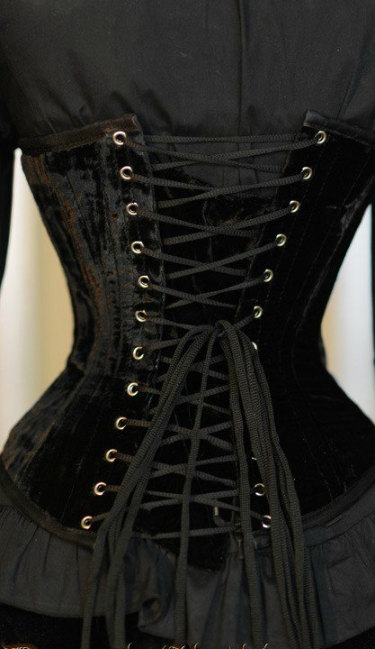 steel_boned_velvet_clasp_underbust_corset_bustiers_and_corsets_4.jpg