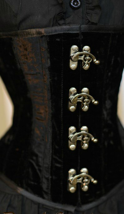 steel_boned_velvet_clasp_underbust_corset_bustiers_and_corsets_4.jpg
