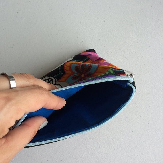 skulls_and_flowers_2_pouch_purses_and_handbags_3.jpg
