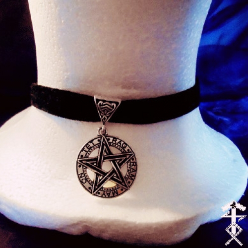 pentagram_choker_necklaces_2.jpg