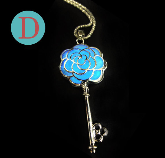 rosary_key_glowing_necklace_d_necklaces_2.jpg