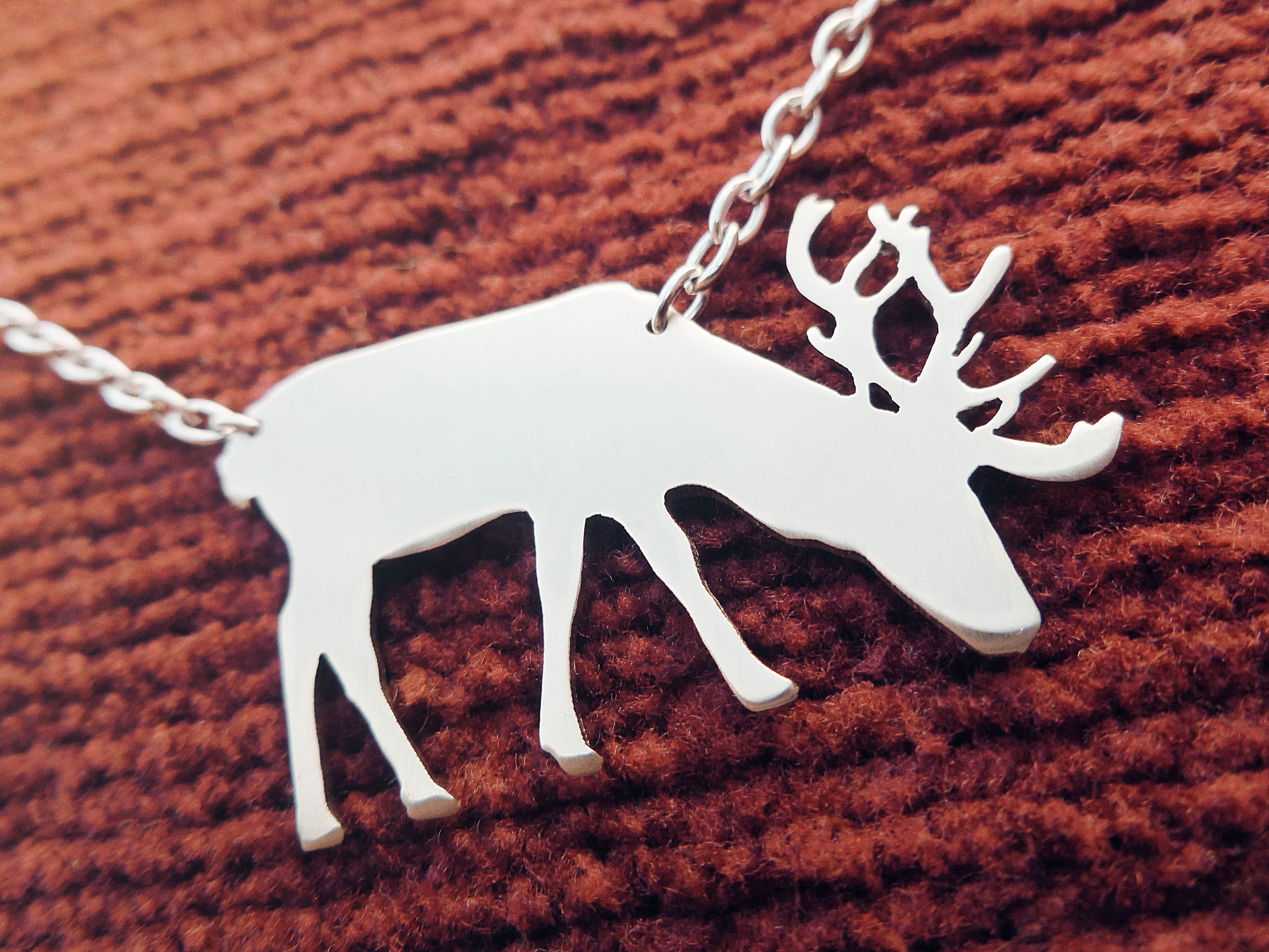 male_deer_with_antlers_necklace_necklaces_3.jpg