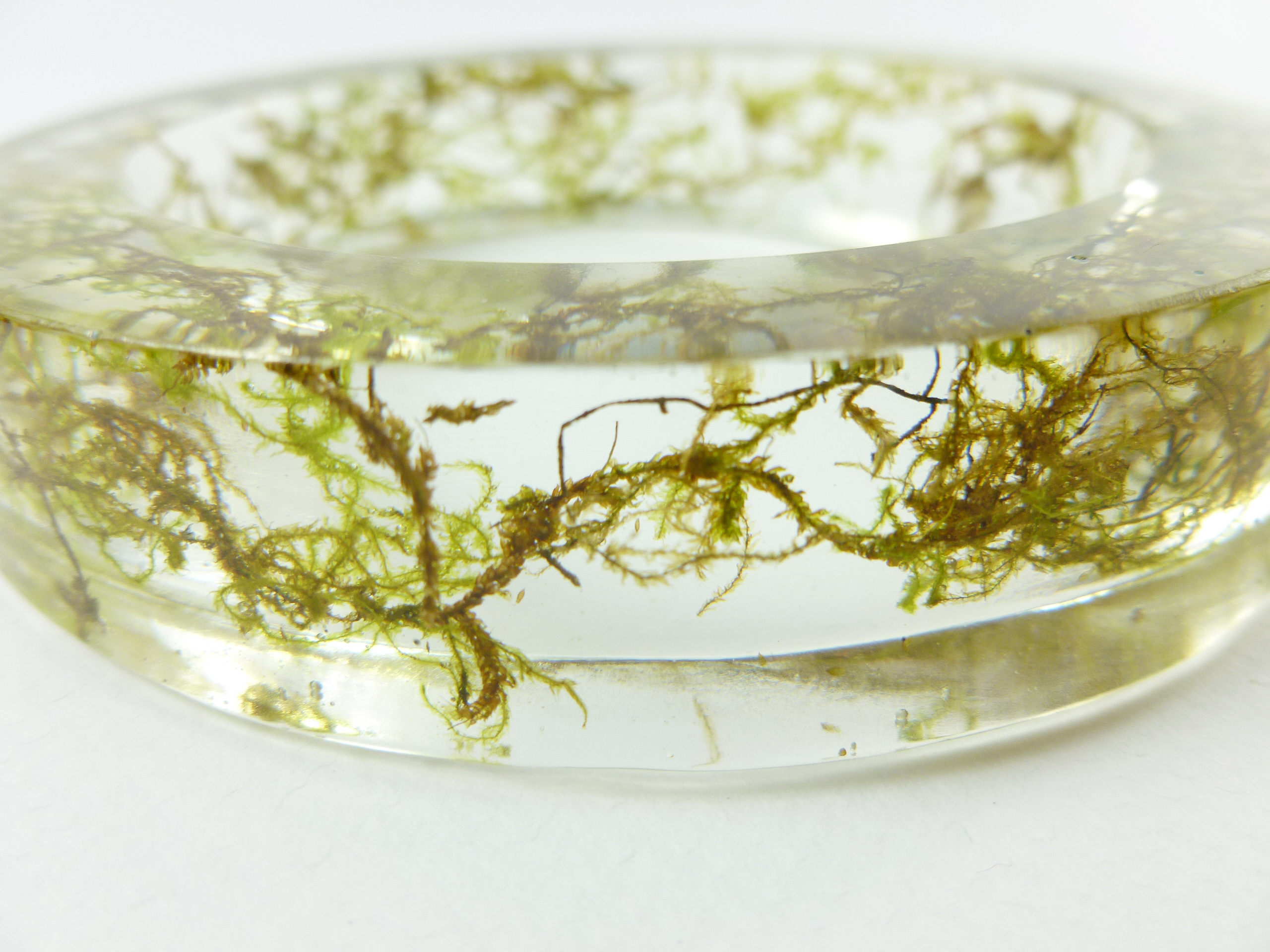 resin_bangle_filled_with_natural_moss_necklaces_4.jpg