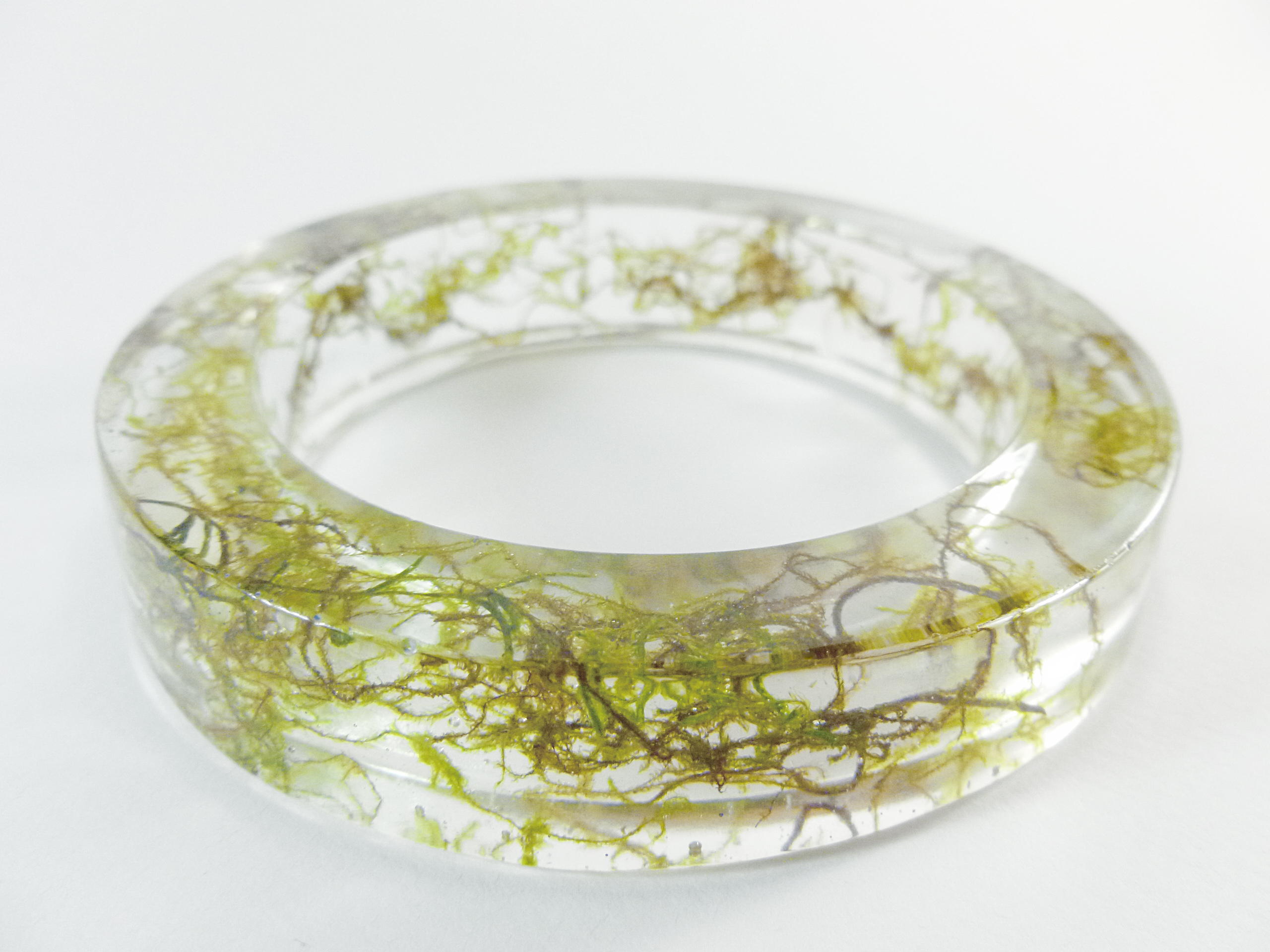 resin_bangle_filled_with_natural_moss_necklaces_4.jpg