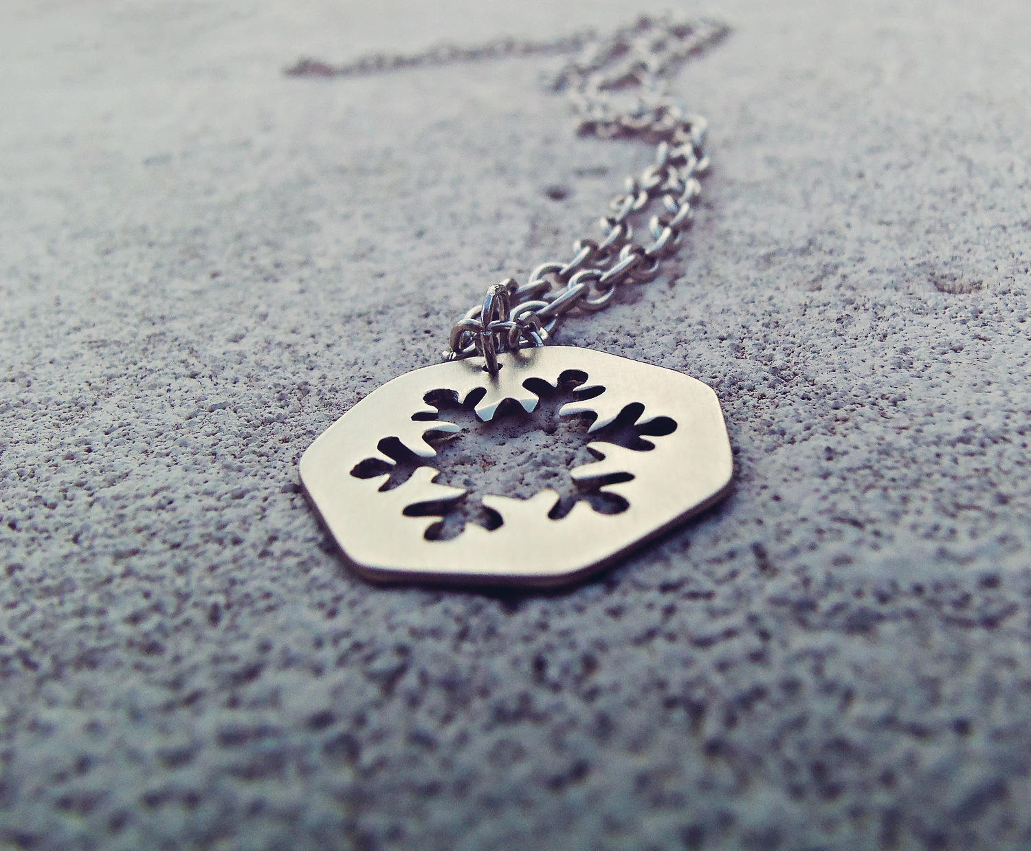 snowflake_pendant_necklace_necklaces_5.jpg