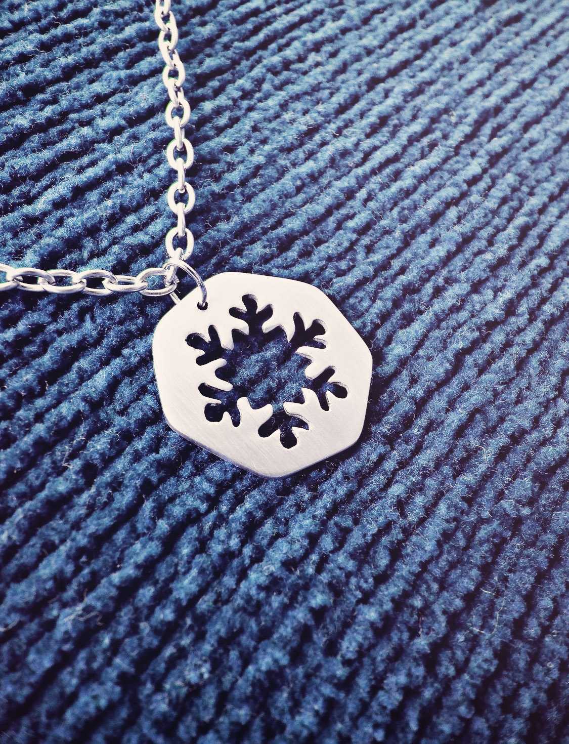 snowflake_pendant_necklace_necklaces_5.jpg