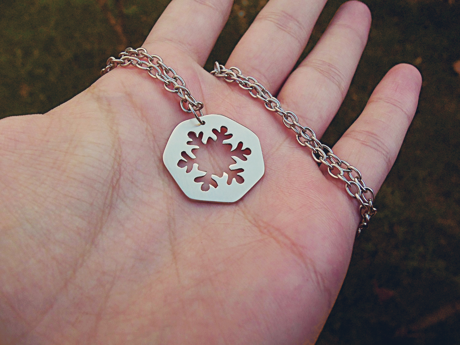 snowflake_pendant_necklace_necklaces_5.jpg