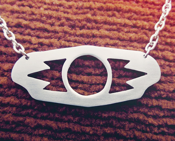star_wars_sith_necklace_old_sith_logo_necklaces_3.jpg