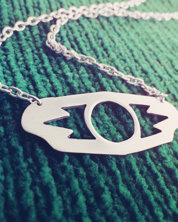 star_wars_sith_necklace_old_sith_logo_necklaces_3.jpg