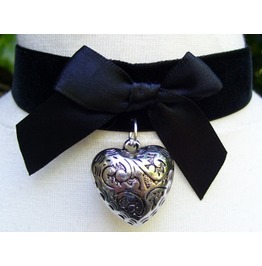 Gothic_steampunk_black_velvet_heart_choker_pendant_necklaces_2