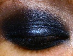 dark_sparkly_grey_eye_dust_cosmetics_and_make_up_2.jpg