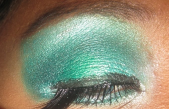 green_eye_dust_cosmetics_and_make_up_2.jpg