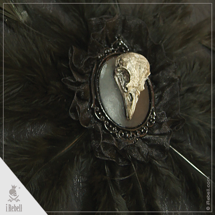 rebelsmarket_raven_gothic_fantasy_style_shoulder_bag_with_beautiful_feathers_and_raven_purses_and_handbags_5.jpg