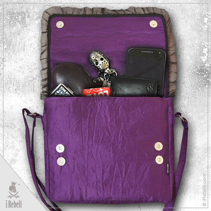 rebelsmarket_raven2_gothic_fantasy_style_shoulder_bag_with_beautiful_raven_skull_cameo_purses_and_handbags_4.jpg