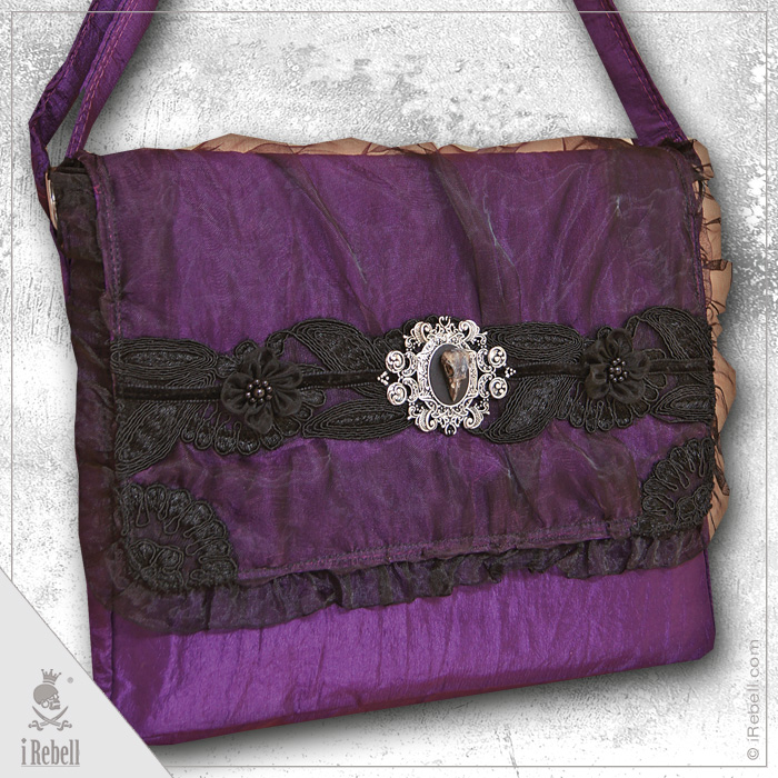 rebelsmarket_raven2_gothic_fantasy_style_shoulder_bag_with_beautiful_raven_skull_cameo_purses_and_handbags_3.jpg
