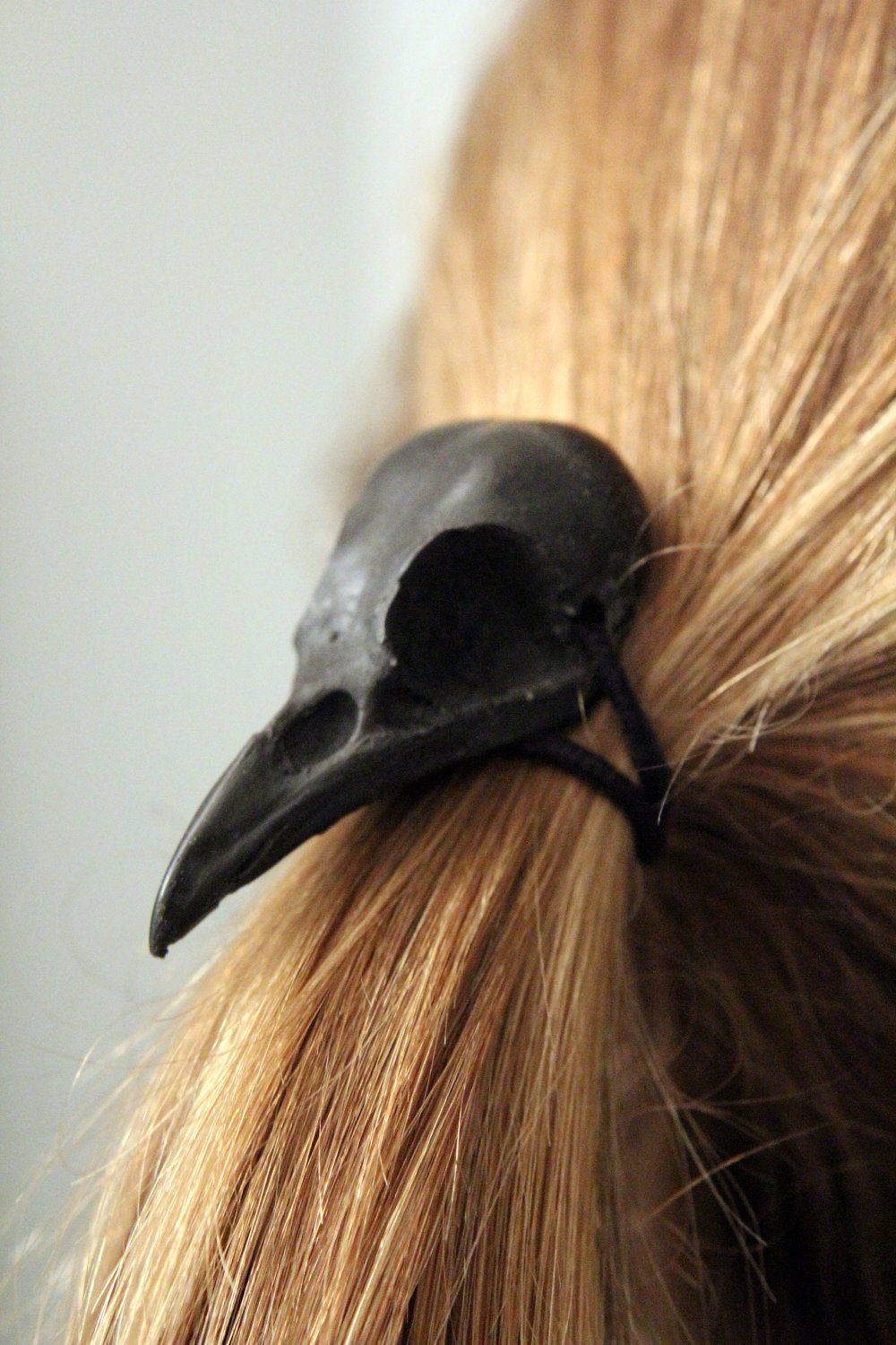 rebelsmarket_raven_skull_hair_tail_holder_hair_accessories_3.jpg