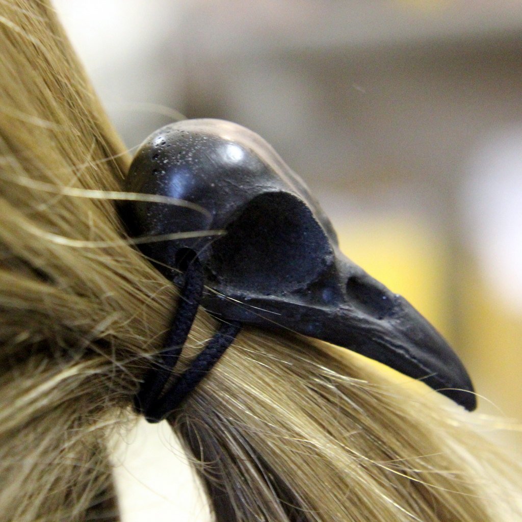 rebelsmarket_raven_skull_hair_tail_holder_hair_accessories_2.jpg