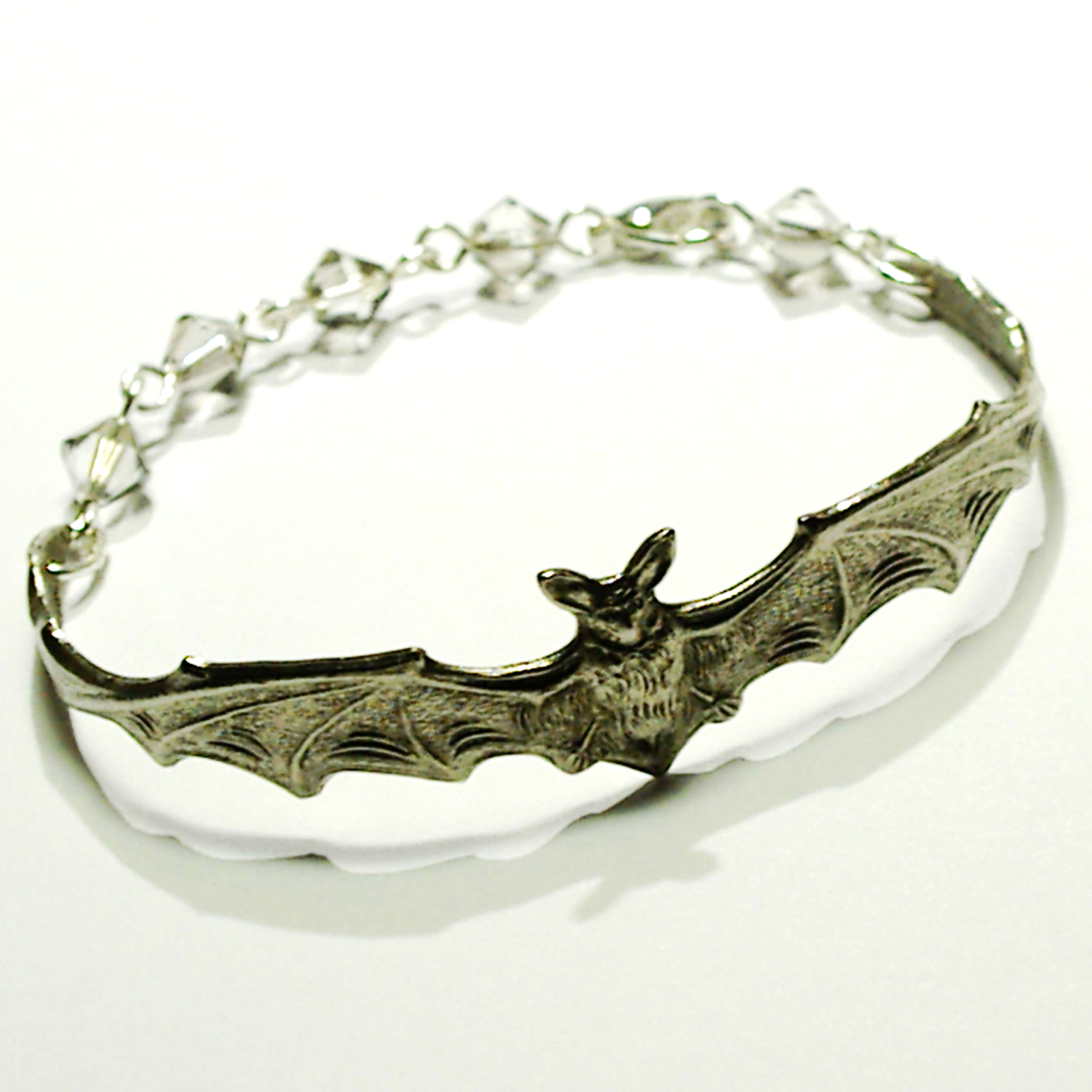 gothic_silver_metal_bat_bracelet_bracelets_and_wristbands_2.png