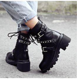 stud black boots