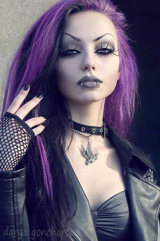 Gothic eyelashes for Halloween