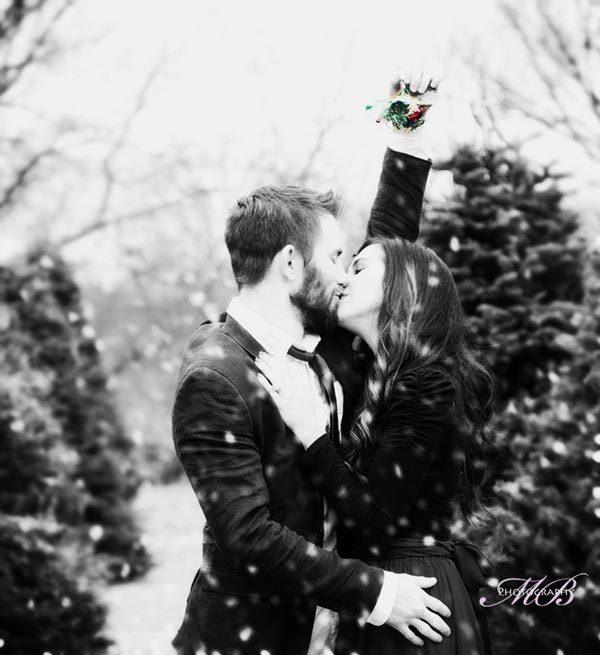 Mistletoe Yuletide Kiss