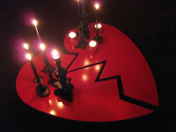 10 Ways To Have A Gothic Valentine's Day: Throw an Anti-Valentines Party