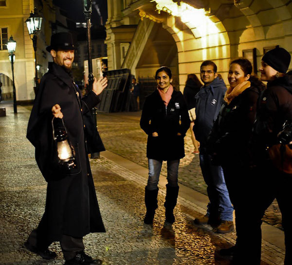 10 Ways To Have A Gothic Valentine's Day: Ghost Tour