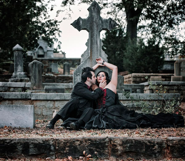10 Ways To Have A Gothic Valentine's Day: Visit a Cemetary