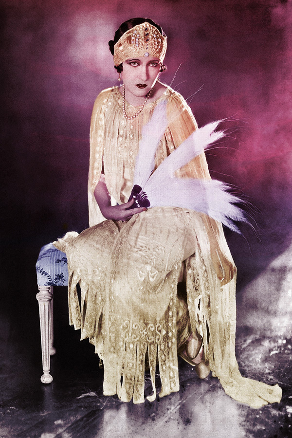 What To Wear to Your First Burlesque Show: Roaring 20s Outfit