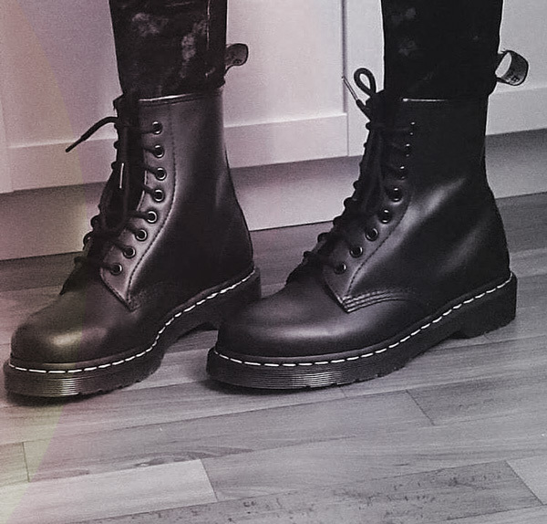 Boots: How to Achieve the 90s Pearl Jam Look in Three Simple Steps