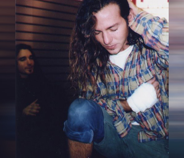 How to Achieve the 90s Pearl Jam Look in Three Simple Steps