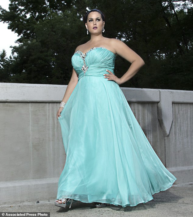 Plus size prom dresses - how to build a prom outfit
