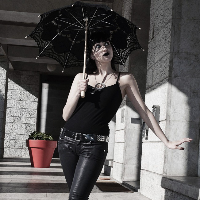 Goth Looks for Summer Fun: Gothic Parasol Sun Shader