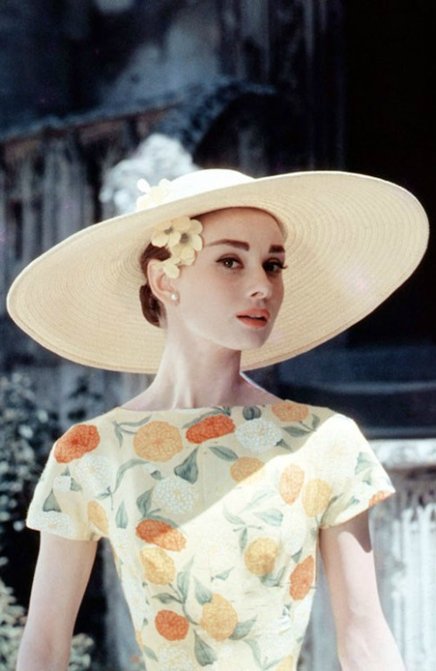 Vintage Summer Fashion: Wide Brimmed Hats