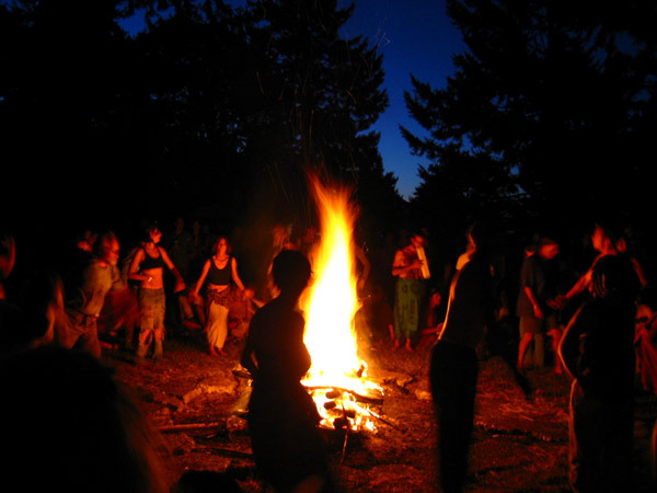 Awesomely Authentic Ways to Celebrate Samhain: Build a Bonfire