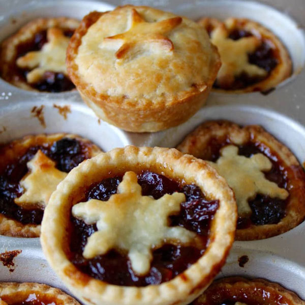 Victorian-Era Winter Treats That Should Totally Make A Comeback
